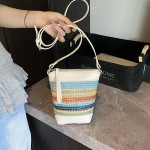 Damen Regenbogen Gestreifte Strohgeflecht Beuteltasche PU Lederbesatz Casual Boho Umhängetasche Reißverschluss Mode Strand Urlaub Tasche