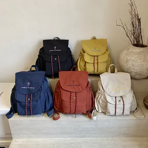 Mochilas de lona para mujer en cinco colores con bordado y cierre de cordón ajustable