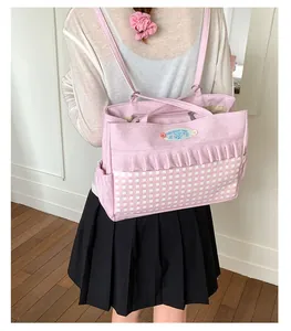 Détails du sac fourre-tout à carreaux roses avec volants et écusson de dessin animé mignon