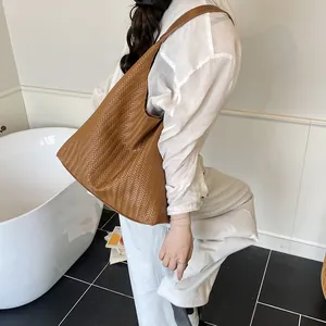 Brown woven tote bag with a minimalist design and large capacity for summer daily commuting