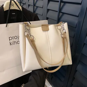 Women's PU Leather Tote Bag With Metal Chain Large Capacity Casual Daily Office Shoulder Bag Elegant Commuter Handbag