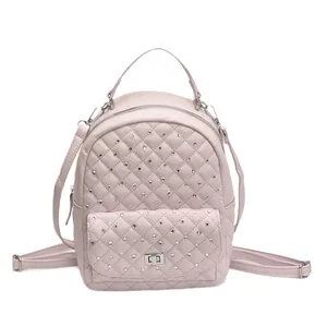 Mini sac à dos matelassé rose clair avec strass étincelants et bandoulière en chaîne