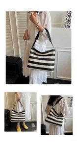 Détail macro du sac cabas tissé à rayures noires et blanches avec anses en cuir