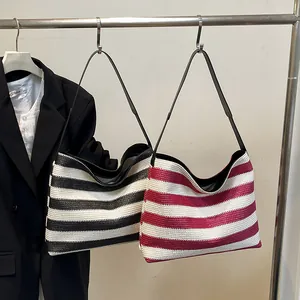 Grand sac de plage en paille à rayures avec anses en cuir pour voyage d'été et vacances