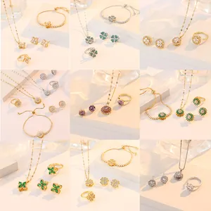 Exquise 4-delige bloemen sieradenset met ketting oorbellen ring en armband met zirkoon