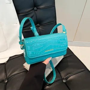 Mode Krokodil Muster PU Leder Unterarm Tasche Für Damen Minimalistische Kleine Quadratische Schultertasche Mit Metalletikett Handtasche