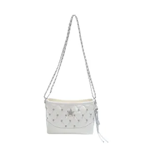 Borsa a tracolla trapuntata bianca con stella argentata e dettagli in strass