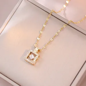 Collier en acier titane doré avec pendentif flacon de parfum et zircon mobile