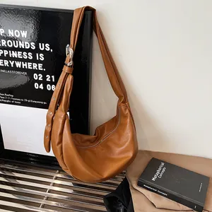 Sac Hobo Minimaliste en Cuir PU pour Femmes Grande Capacité Sac Bandoulière Croissant Avec Sangle Réglable Boucle Métal