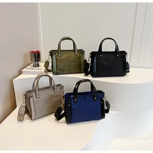 Detalle de cuatro bolsos bombonera de nailon de colores con herrajes dorados y bandoleras