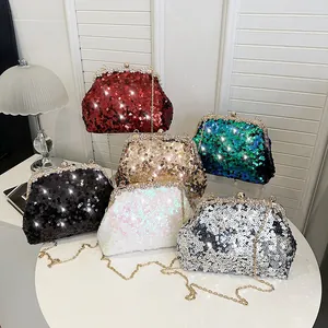Elegante geplooide avondtas met lovertjes en strass sluiting in zes stijlvolle kleuren