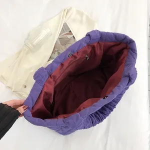 Grand sac cabas en velours côtelé violet avec matelassage et poche intérieure zippée
