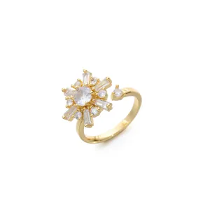 Verstellbarer goldener Schneeflockenring mit funkelnden Zirkonia und strahlendem Design