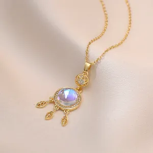 Goldene Dreamcatcher Halskette mit Mondstein und hohlen Blattanhängern im Boho-Stil