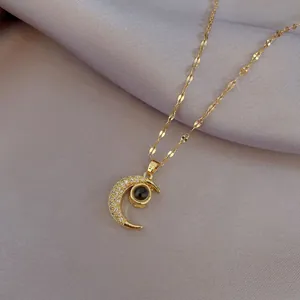 Collar de proyección luna dorada para mujer con circonitas y cadena de lentejuelas