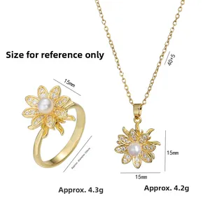 Parure de bijoux dorés avec collier fleur en perles et bague assortie ornée de zircons