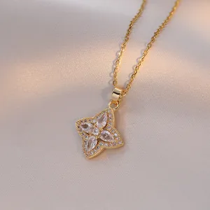 Collier trèfle à quatre feuilles doré avec pendentif en zircon et chaîne maille
