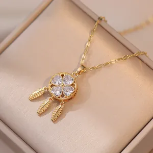 Collana Con Pendente Acchiappasogni Quadrifoglio A Cuore In Acciaio Al Titanio Con Zirconi Nappa Di Piume Gioielli Da Donna
