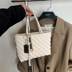 Borsa a Mano da Donna in Pelle PU Arricciata Stile Coreano Borsa a Tracolla Plissettata Con Ciondolo al Cioccolato Borsa Moda
