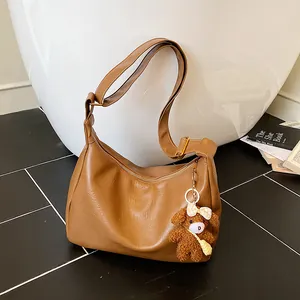 Sac Hobo Rétro Décontracté pour Femmes Grande Capacité Mode en Cuir PU Sac à Épaule Bandoulière Tote Avec Charme d'Ours