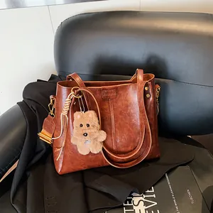 Dames Retro PU-Lederen Draagtas Met Grote Capaciteit En Berenhanger Modieuze Schoudertas Crossbodytas Voor Dagelijks Gebruik