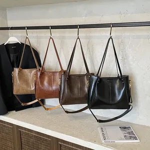 Vintage grote shopper tas in vier kleuren met verstelbare schouderriem en handvatten