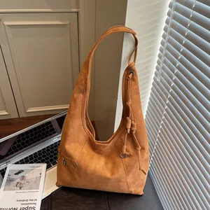 Sac Fourre-tout en Suédine Vintage Grande Capacité Sac à Épaule Sous le Bras Avec Anneau en Métal pour Femme Sac à Main de Mode