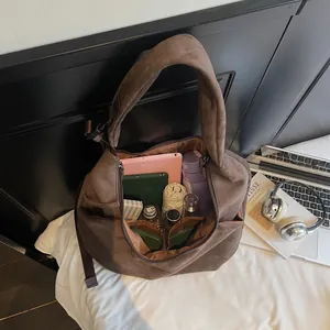 Bolso tote retro de ante marrón con gran capacidad para portátil y objetos cotidianos
