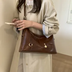 Retro deep brown leather tote bag with glossy finish and gold metal ring hardware