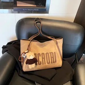 Vintage PU Leather Tote Bag For Women Retro Letter Print Shoulder Bag With Bear Plush Charm Maillard Style Casual Bag