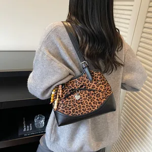 Leopard Print PU Splicing Shoulder Bag For Women Vintage Suede Texture Tote Bag With Bow Heart Pendant Beaded Charm Underarm Bag