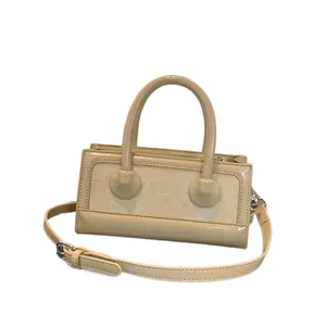 Beige Retro-Handtasche aus Wildlederimitat mit zwei Griffen und verstellbarem Schultergurt