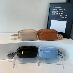 Chique kleine vierkante crossbodytassen in vier kleuren met brede geweven riemen