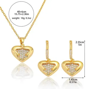 Elegante gouden hart sieradenset met ketting en oorbellen bezet met witte zirkonia steentjes