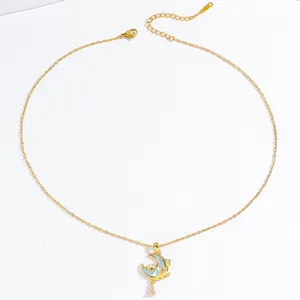 Elegante goldene Titanstahlkette mit blauem Mondsichelanhänger und Zirkon-Steinen