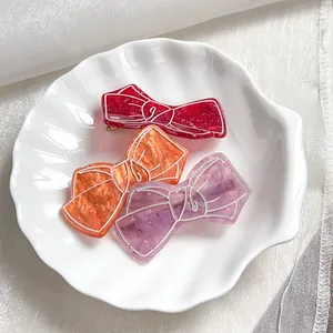 Set de 3 pinces à cheveux noeud en acrylique avec texture marbrée dans un plat coquillage