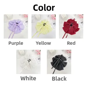 Détail de grandes pinces à cheveux noeud en mousseline triple couche en cinq coloris
