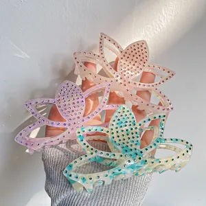 Lot de trois pinces à cheveux lotus avec strass en rose, lavande et bleu marbré