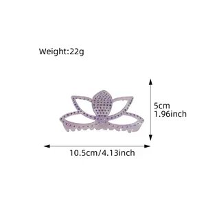 Pince à cheveux lotus violette avec strass pour des coiffures élégantes et raffinées