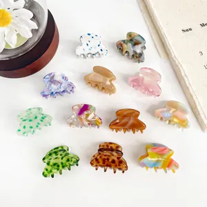 Collection de mini pinces à cheveux en acétate aux motifs marbrés et floraux