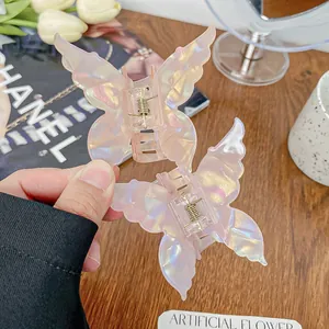 Pinza per capelli a farfalla rosa cangiante con riflessi di perla e molla in metallo