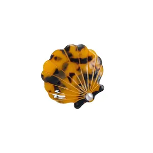 Summer shell-shaped acetate hair claw with tortoiseshell pattern and pearl detail