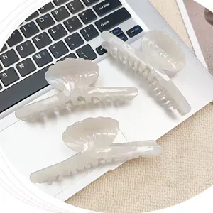 Pinza per Capelli a Forma di Conchiglia Bianca Iridescente in Acetato Stile Coreano Perla Artificial Luccicante Accessori Capelli Donna