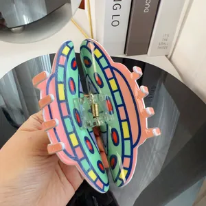 Pince à cheveux géométrique colorée en acrylique avec motifs de vaisseau spatial alien