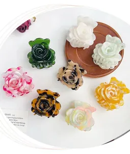 Lot de huit pinces à cheveux élégantes en acétate avec motifs floraux variés et colorés
