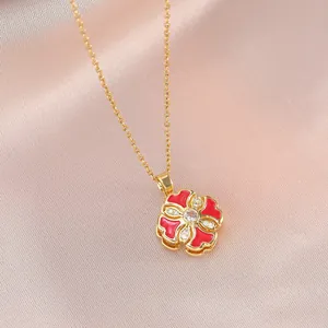 Collier en titane doré avec pendentif fleur rouge rotatif et pierres de zircon