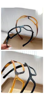 Detail of wavy non-slip teeth on black and tortoiseshell sunglasses-style headbands