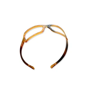 Sunglasses-shaped amber resin headband for volume and hair styling with tortoise finish