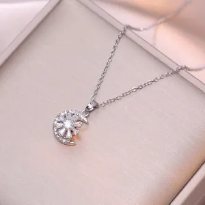Collana con ciondolo stella e luna argento con micro-pave di zirconia in stile raffinato