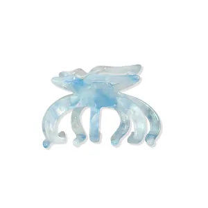 Elegante pinza per capelli in acetato azzurro con motivo marmorizzato e perla